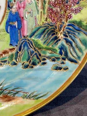 A rare Chinese Canton famille rose armorial soup plate with the arms of Wight, ca. 1810 — photo 4