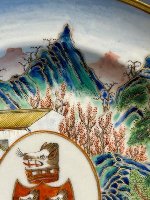 A rare Chinese Canton famille rose armorial soup plate with the arms of Wight, ca. 1810 — photo 9
