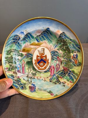 A rare Chinese Canton famille rose armorial soup plate with the arms of Wight, ca. 1810 — photo 1