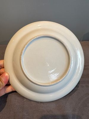 A rare Chinese Canton famille rose armorial soup plate with the arms of Wight, ca. 1810 — photo 12