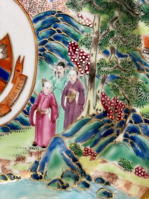 A rare Chinese Canton famille rose armorial soup plate with the arms of Wight, ca. 1810 — photo 3