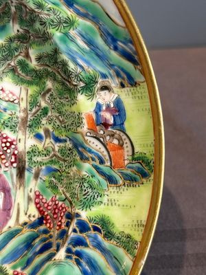 A rare Chinese Canton famille rose armorial soup plate with the arms of Wight, ca. 1810 — photo 4