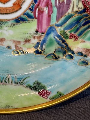 A rare Chinese Canton famille rose armorial soup plate with the arms of Wight, ca. 1810 — photo 5