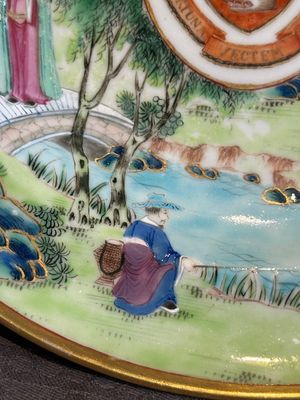 A rare Chinese Canton famille rose armorial soup plate with the arms of Wight, ca. 1810 — photo 6