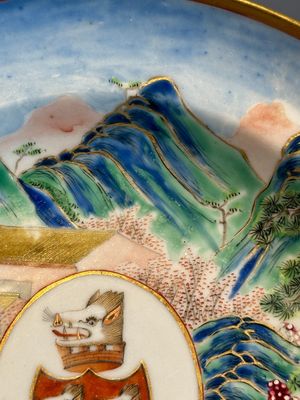 A rare Chinese Canton famille rose armorial soup plate with the arms of Wight, ca. 1810 — photo 10