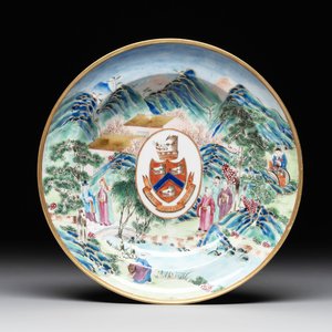 A rare Chinese Canton famille rose armorial soup plate with the arms of Wight, ca. 1810 — photo 1