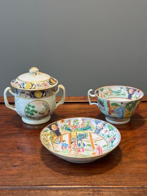 A rare Chinese Canton famille rose covered sugar bowl, a cup and saucer, 19th C. — photo 1