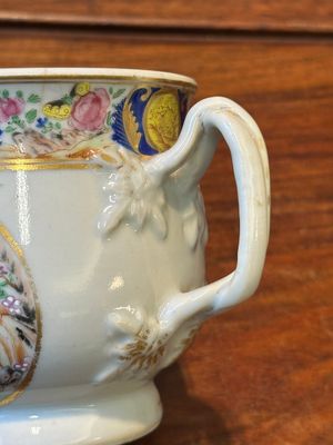 A rare Chinese Canton famille rose covered sugar bowl, a cup and saucer, 19th C. — photo 27
