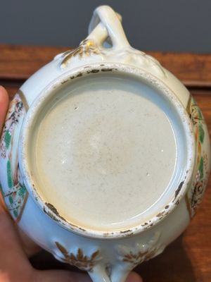A rare Chinese Canton famille rose covered sugar bowl, a cup and saucer, 19th C. — photo 31