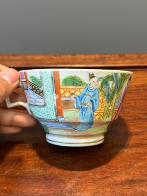 A rare Chinese Canton famille rose covered sugar bowl, a cup and saucer, 19th C. — photo 10