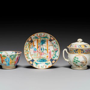 A rare Chinese Canton famille rose covered sugar bowl, a cup and saucer, 19th C. — photo 1