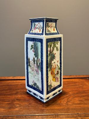 A rare Chinese Canton famille rose lozenge-shaped 'fisherman, woodcutter, farmer and scholar 漁樵耕讀圖' vase, Qianlong — 照片 4