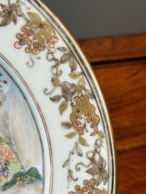 A rare Chinese Canton famille rose plate depicting an official traveling along the Pearl River towards the Whampoa Pagoda, Qianlong — photo 6