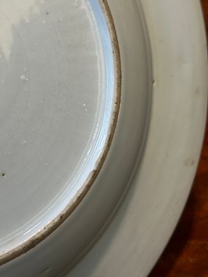 A rare Chinese Canton famille rose plate depicting an official traveling along the Pearl River towards the Whampoa Pagoda, Qianlong — photo 10