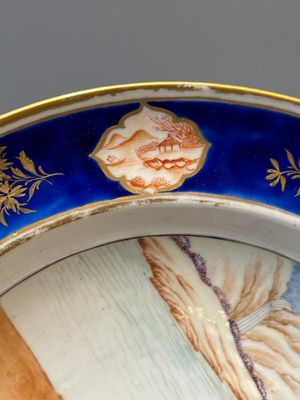 A rare Chinese Canton famille rose plate with a blue-glazed border, 19th C. — photo 5