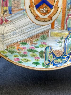 A rare Chinese Canton famille rose plate with the arms of Wight or Bradley, 19th C. — photo 5