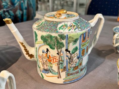 A rare Chinese Canton famille verte 27-piece tea service, 19th C. — photo 40