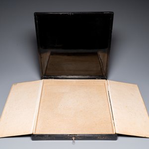 A rare Chinese Canton gilt black lacquer presentation box, 19th C. — 照片 4