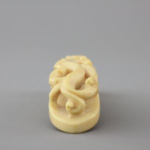 A rare Chinese carved ivory belt hook, 19th C. — photo 11