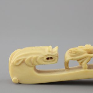 A rare Chinese carved ivory belt hook, 19th C. — photo 4