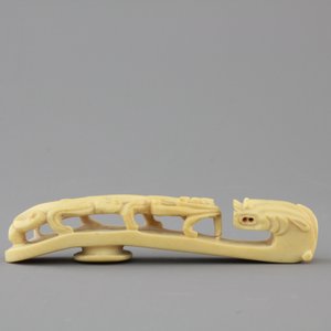A rare Chinese carved ivory belt hook, 19th C. — photo 5