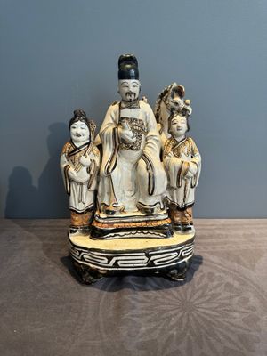 A rare Chinese Cizhou group with a dignitary, two attendants and a horse, Ming — photo 1