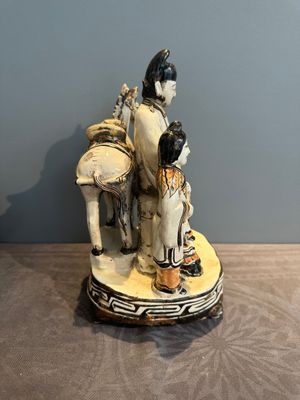 A rare Chinese Cizhou group with a dignitary, two attendants and a horse, Ming — photo 2