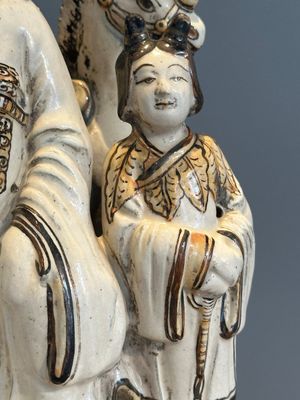 A rare Chinese Cizhou group with a dignitary, two attendants and a horse, Ming — photo 6