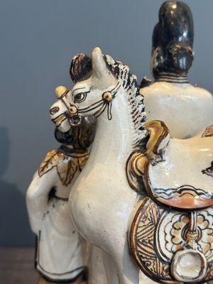A rare Chinese Cizhou group with a dignitary, two attendants and a horse, Ming — photo 8