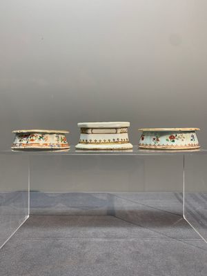 A rare Chinese crown-monogrammed salt and two fine famille rose salts, Qianlong — photo 1