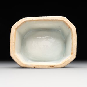 A rare Chinese crown-monogrammed salt and two fine famille rose salts, Qianlong — photo 13