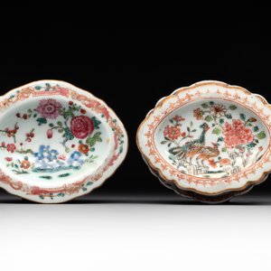 A rare Chinese crown-monogrammed salt and two fine famille rose salts, Qianlong — photo 2