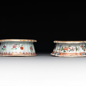 A rare Chinese crown-monogrammed salt and two fine famille rose salts, Qianlong — photo 6