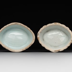 A rare Chinese crown-monogrammed salt and two fine famille rose salts, Qianlong — photo 7