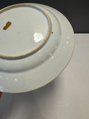 A rare Chinese doucai 'Commedia dell’arte' 'South Sea Bubble' plate, Kangxi, ca. 1720 — photo 11