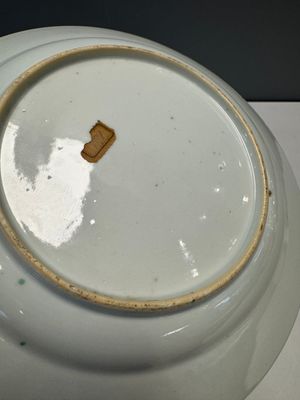 A rare Chinese doucai 'Commedia dell’arte' 'South Sea Bubble' plate, Kangxi, ca. 1720 — photo 13