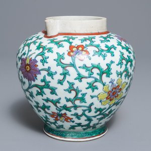 A rare Chinese doucai 'sengmaohu' monk's cap ewer, Kangxi — 照片 1