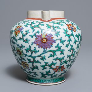 A rare Chinese doucai 'sengmaohu' monk's cap ewer, Kangxi — 照片 3