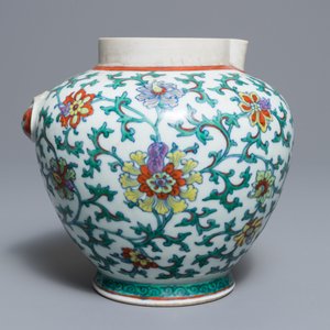 A rare Chinese doucai 'sengmaohu' monk's cap ewer, Kangxi — 照片 4
