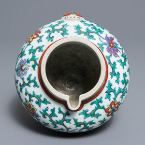 A rare Chinese doucai 'sengmaohu' monk's cap ewer, Kangxi — 照片 6