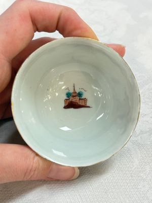 A rare Chinese Dutch-decorated 'The miracle of Zaandam' plate and cup, Qianlong — photo 20