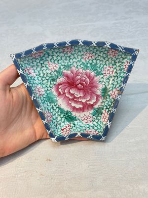 A rare Chinese enamelled Yixing stoneware nine-piece 'peonies' sweetmeat set, 19th C. — foto 17