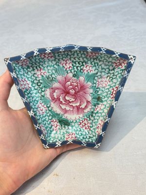 A rare Chinese enamelled Yixing stoneware nine-piece 'peonies' sweetmeat set, 19th C. — foto 7