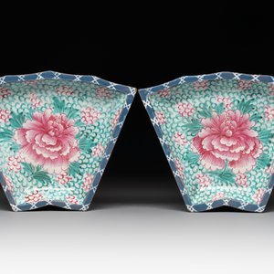 A rare Chinese enamelled Yixing stoneware nine-piece 'peonies' sweetmeat set, 19th C. — foto 4