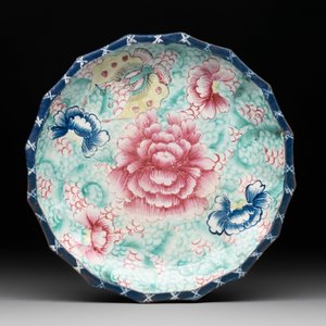 A rare Chinese enamelled Yixing stoneware nine-piece 'peonies' sweetmeat set, 19th C. — foto 10
