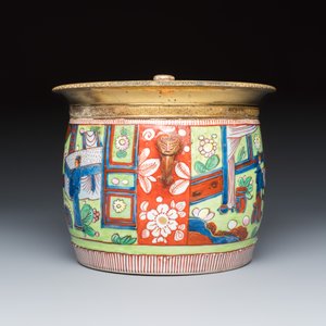 A rare Chinese English-decorated blue and white jar and cover with gilt-bronze mounts — foto 3