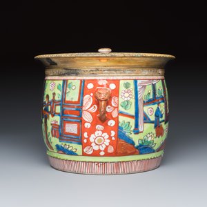 A rare Chinese English-decorated blue and white jar and cover with gilt-bronze mounts — foto 5