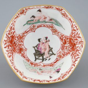 A rare Chinese erotical subject bowl, 19/20th C. — 照片 3