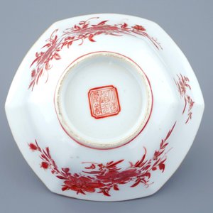 A rare Chinese erotical subject bowl, 19/20th C. — 照片 4