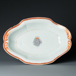 A rare Chinese export porcelain ewer and basin with crowned monogram 'RLI', Qianlong — 照片 2